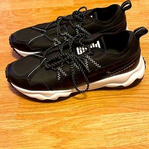 PUMA Ember Trail 'Black White' 
Size 9
